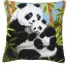 Vervaco PN-0008513 Kreuzstichkissen Pandafamilie -Berühmter Spielzeug Geschäft 0008513