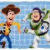 Vervaco PN-0014962 Knüpfteppich / Wandbehang Disney Toy Story -Berühmter Spielzeug Geschäft pn 0014962 1