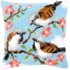Vervaco PN-0145156 Finken Zwischen Blumen Kreuzstichkissen -Berühmter Spielzeug Geschäft pn 0145156